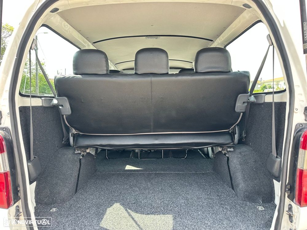 Toyota HiAce - 7