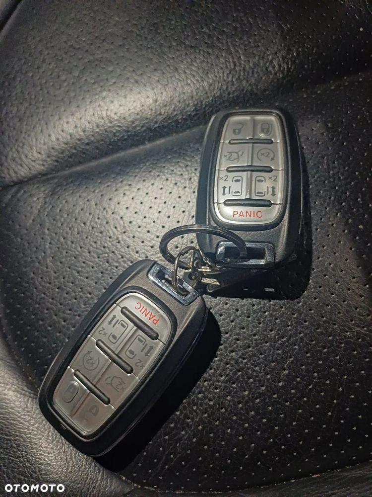 Chrysler Pacifica - 26
