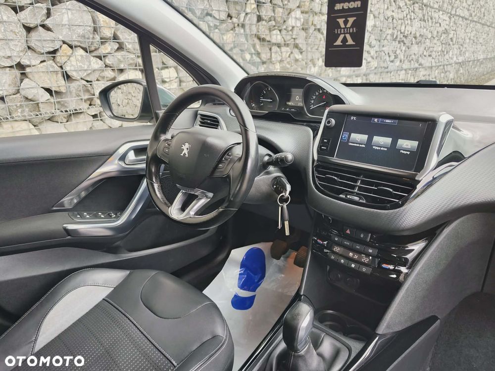 Peugeot 2008 1.2 Pure Tech Allure S&S - 20