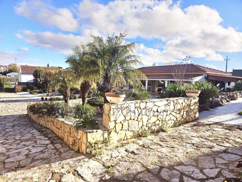 Venda de Quinta com Duas Moradias Isoladas em Sesimbra