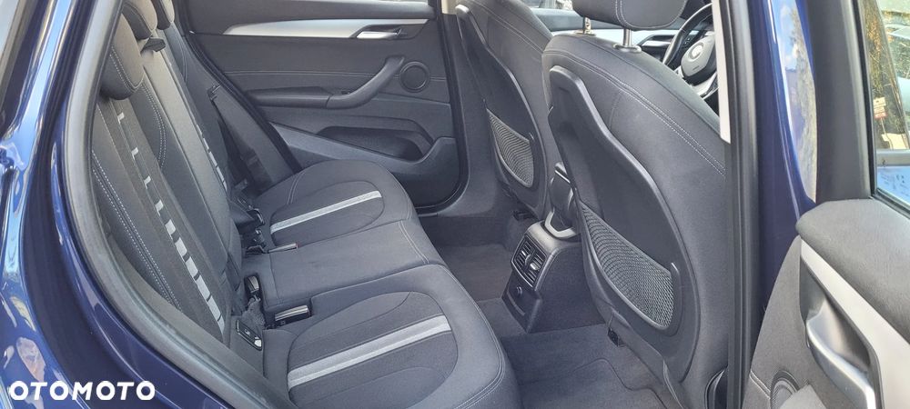 BMW X1 sDrive18d xLine - 17