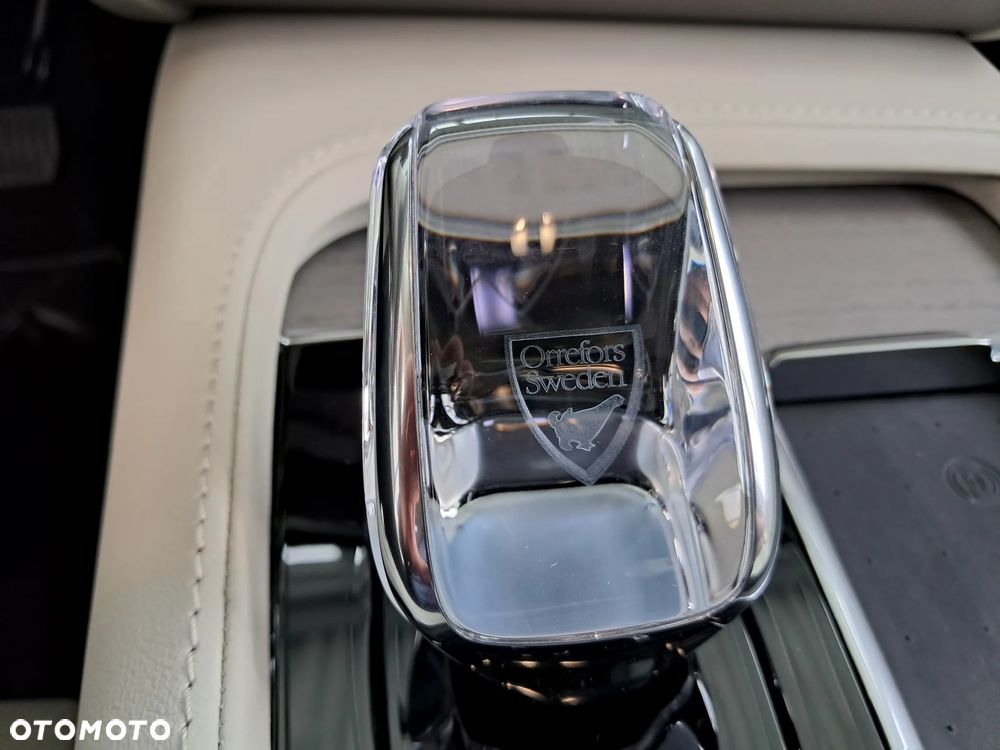 Volvo XC 90 T8 AWD Plug-In Hybrid Ultra Dark 7os - 28