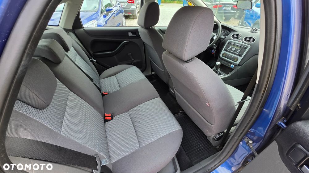 Ford Focus 1.8 FF Ghia - 8
