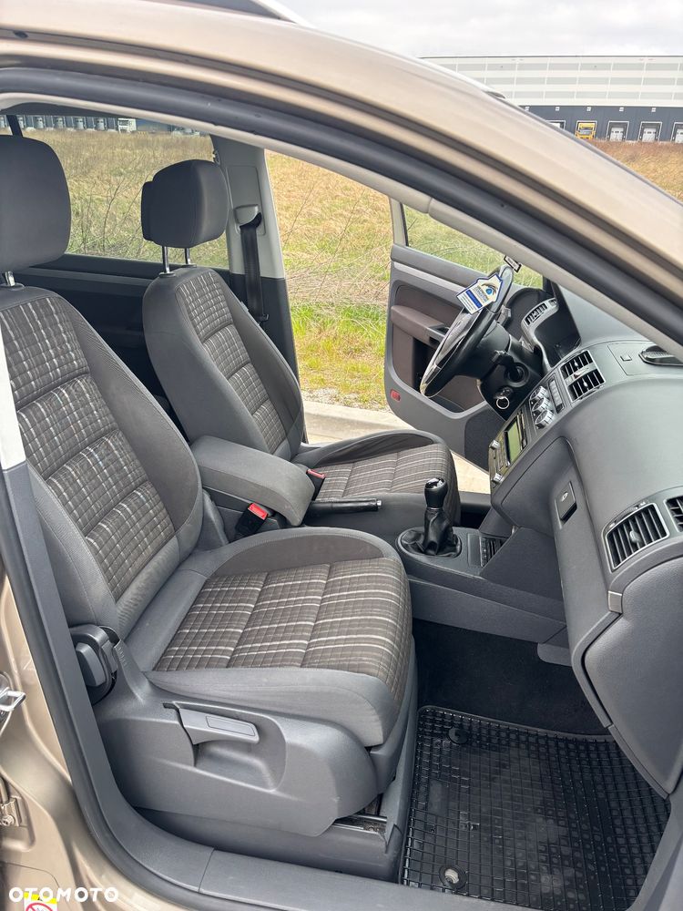 Volkswagen Touran 1.4 TSI Cross - 16