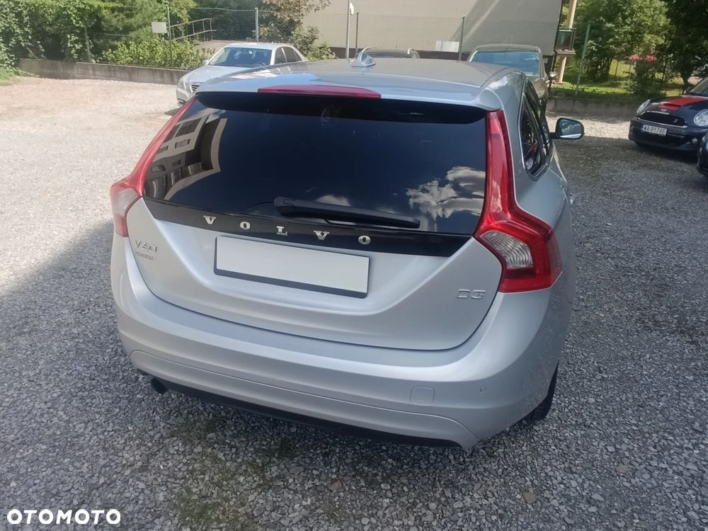 Volvo V60 D3 Geartronic Momentum - 24