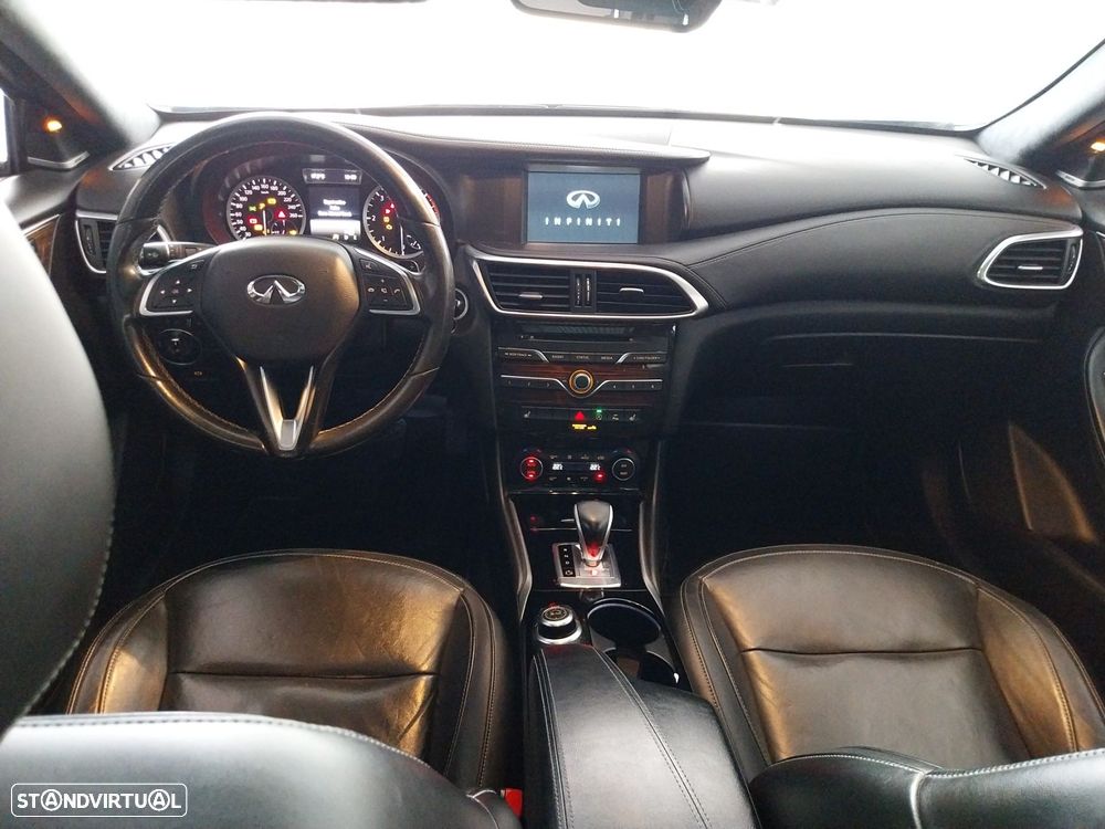 Infiniti Q30 - 10