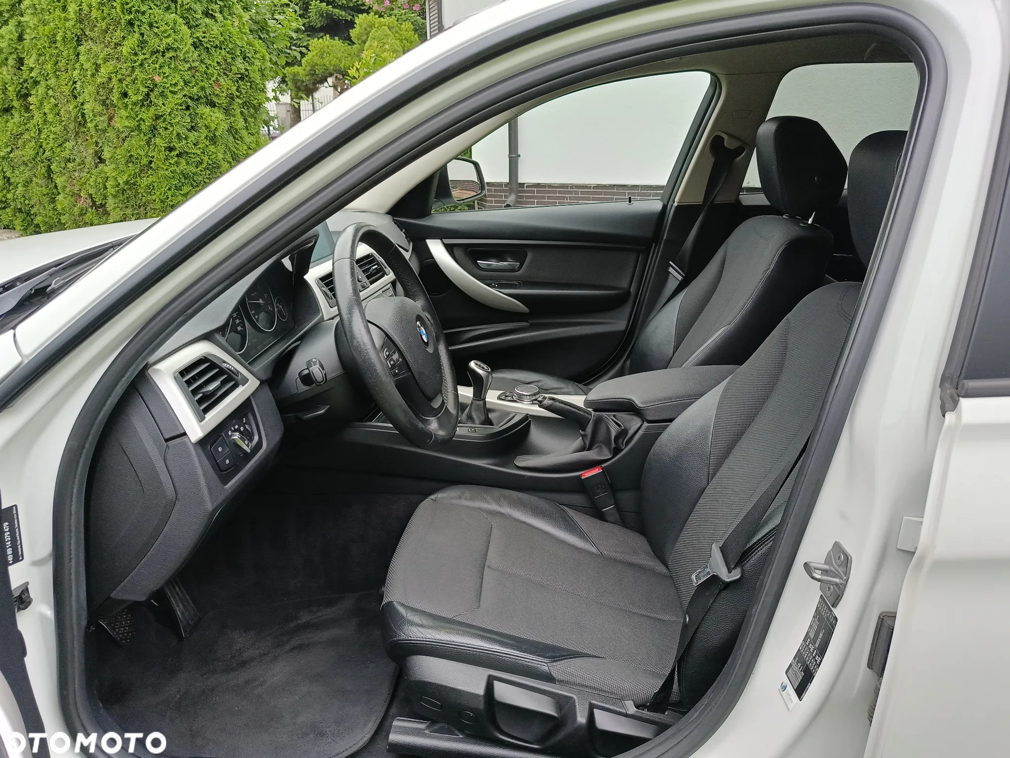 BMW Seria 3 318d Luxury Line - 28
