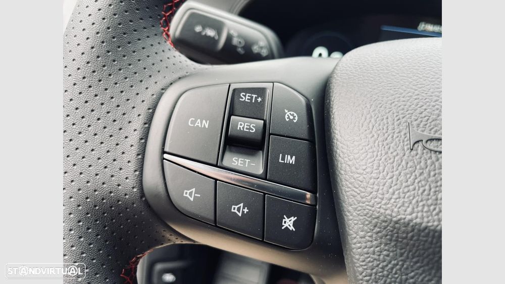 Ford Focus 1.0 EcoBoost MHEV ST-Line X - 13