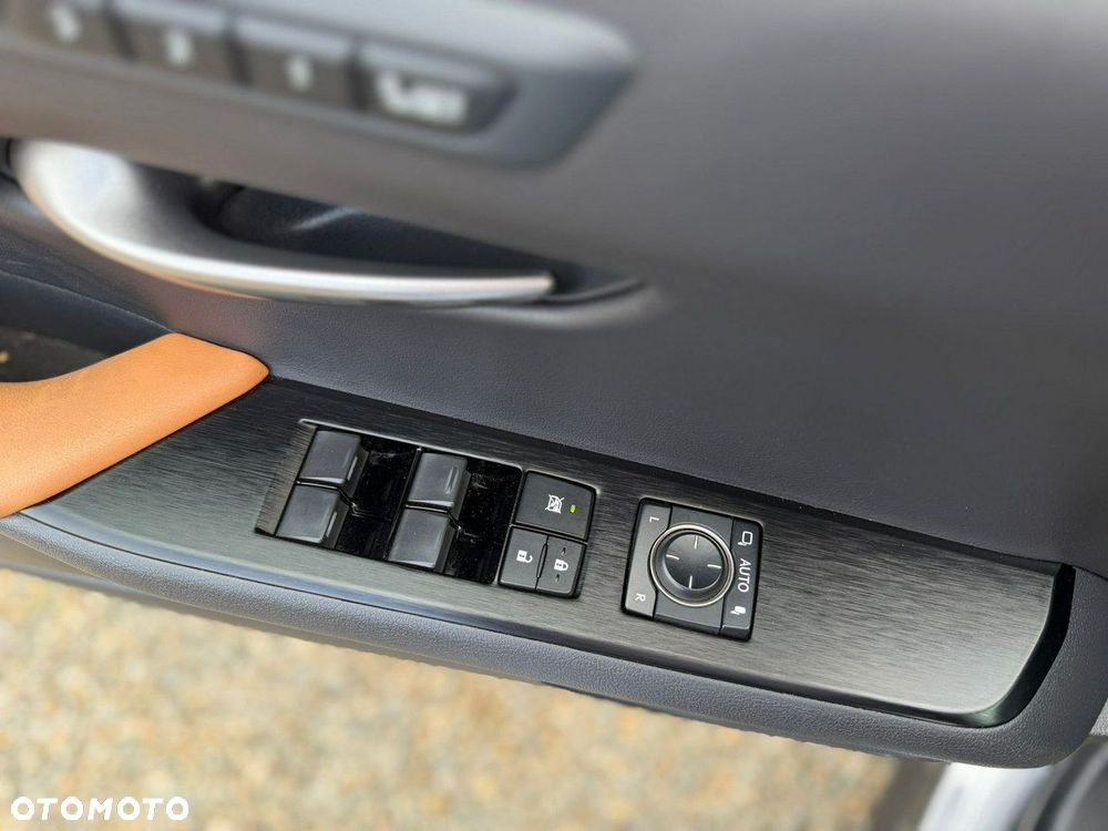 Lexus UX - 37