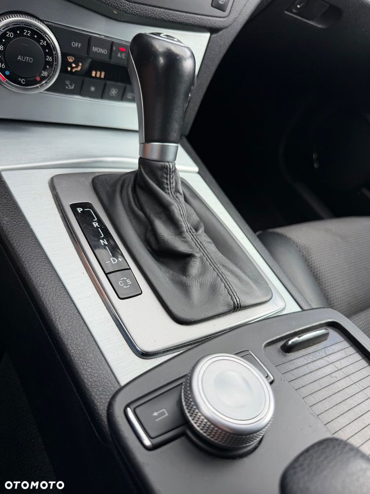 Mercedes-Benz Klasa C 180 BlueEFFICIENCY 7G-TRONIC Avantgarde - 28