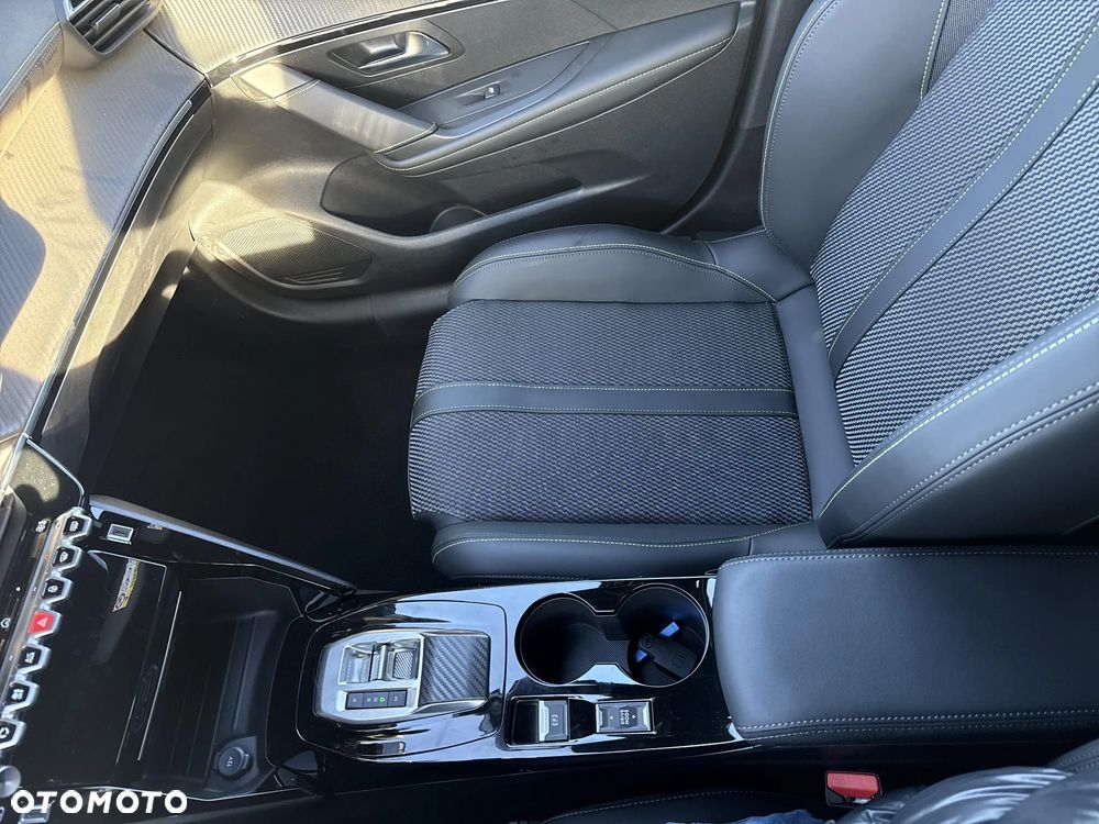 Peugeot 208 1.2 mHEV GT - 29