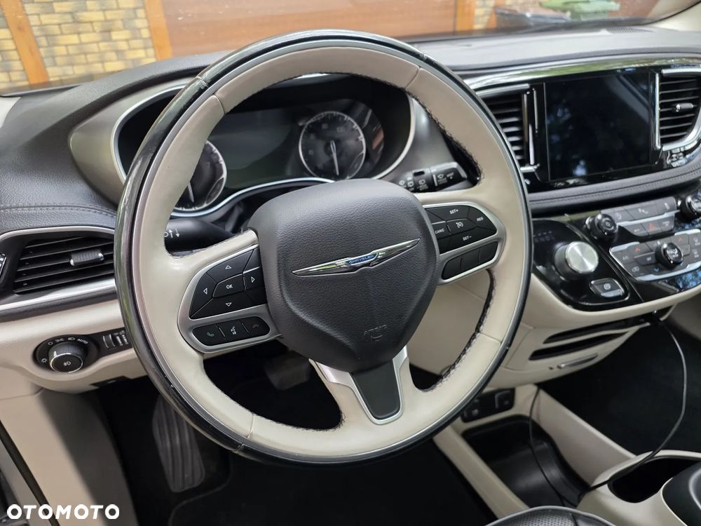 Chrysler Pacifica - 27