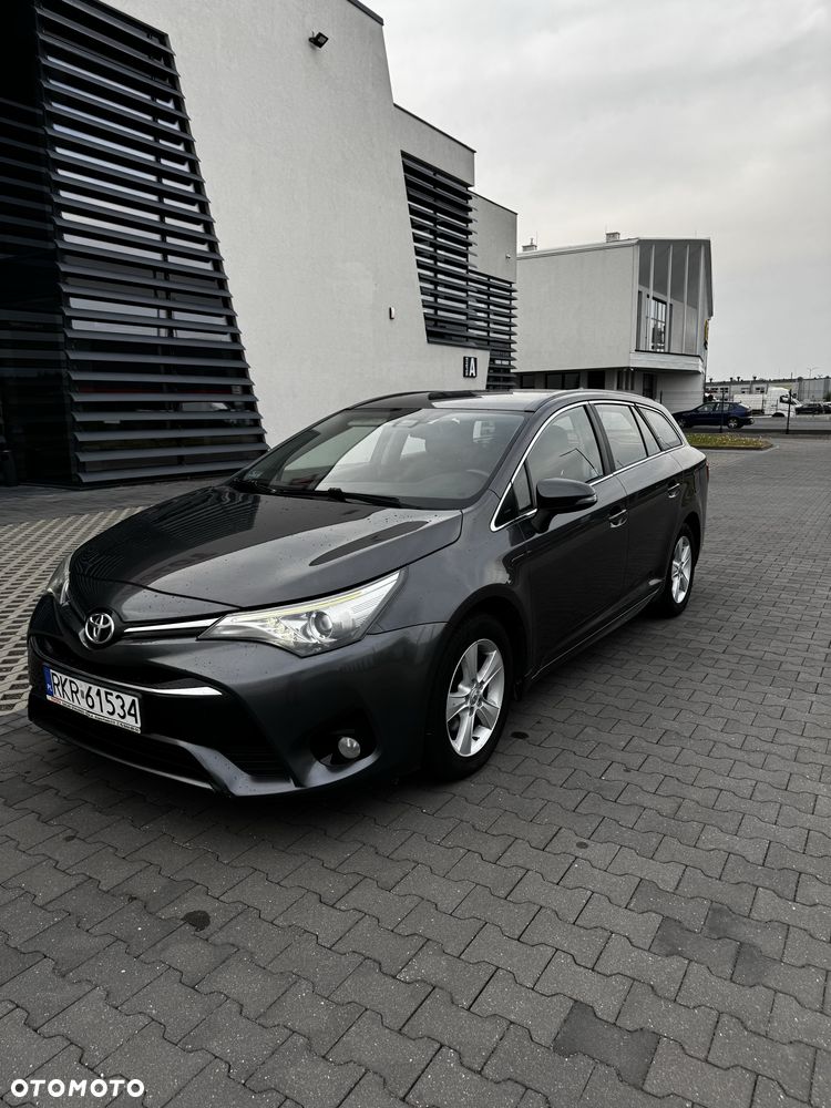 Toyota Avensis - 1