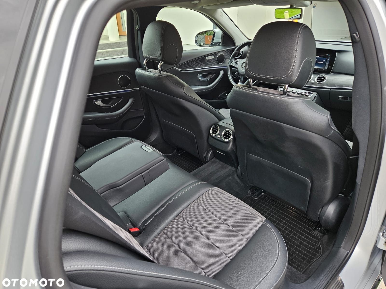 Mercedes-Benz Klasa E 220 d T 9G-TRONIC - 12