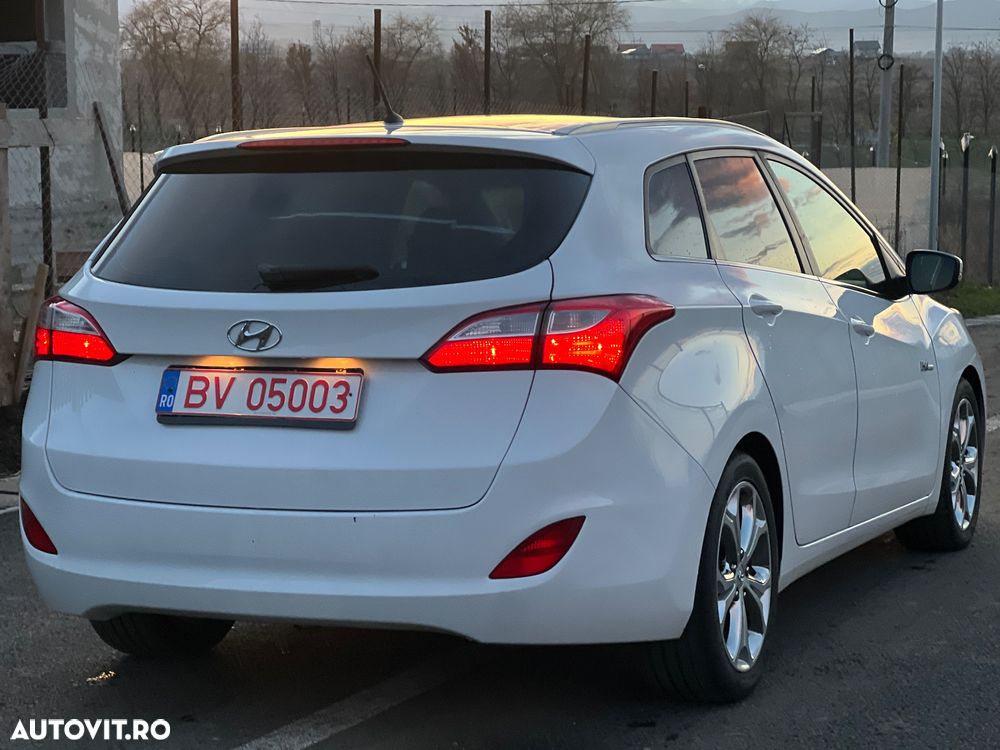 Hyundai i30 i30cw 1.6 CRDi Style - 3