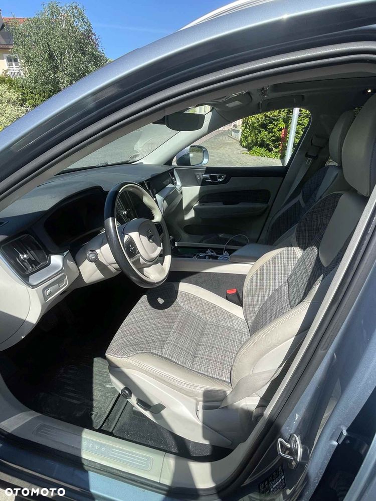 Volvo XC 60 D5 AWD Momentum - 6