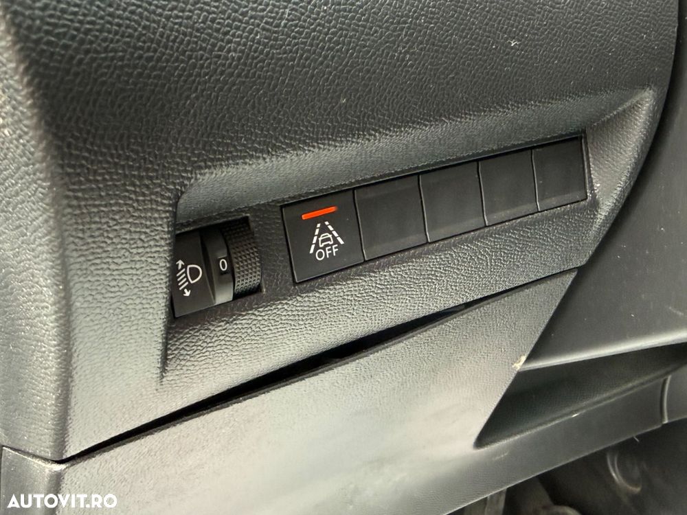 Peugeot 2008 1.2L PureTech 130 S&S EAT8 Allure - 11