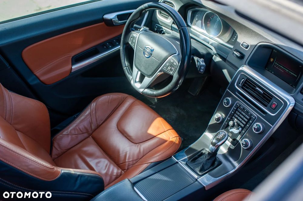 Volvo V60 T6 AWD Summum - 29