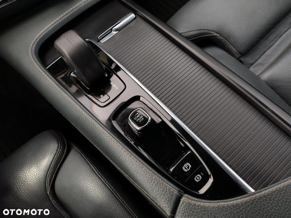 Volvo V90 Cross Country - 34