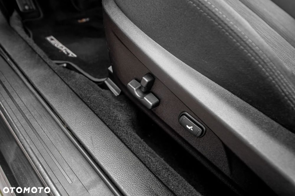 Subaru Legacy 2.0i Comfort Navi AT - 25