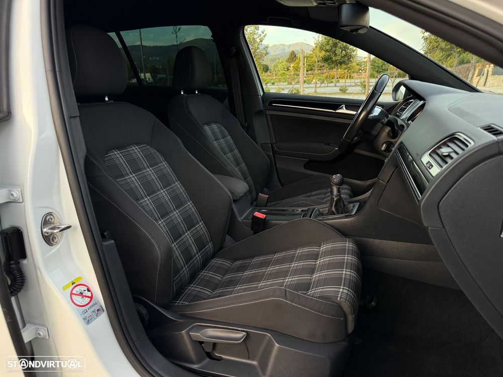 VW Golf 2.0 TDi GTD - 23