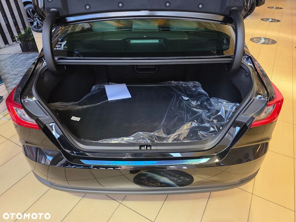 Toyota Camry - 5