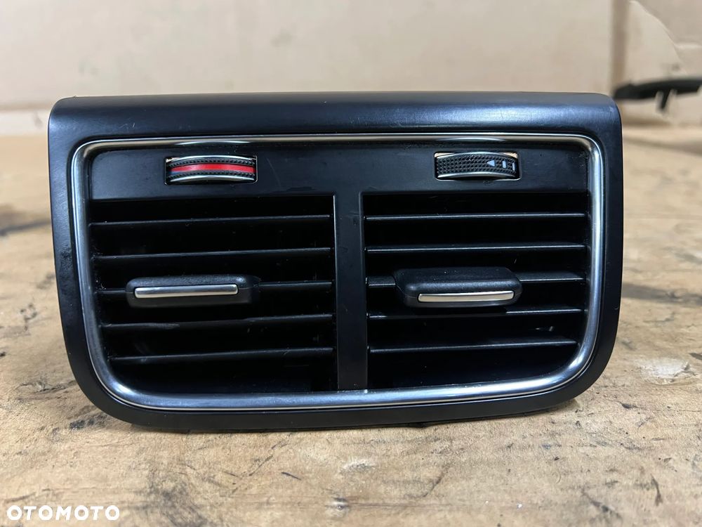 Kratka nawiewu powietrza tył tylna Audi A4 B8 Lift 8K0819203H - 1