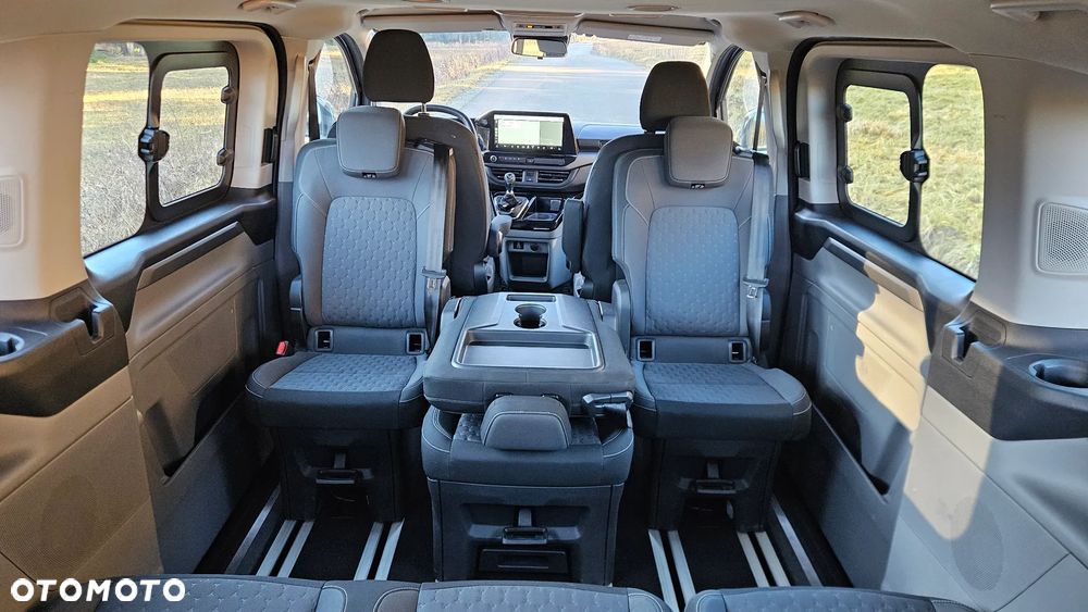 Ford Tourneo Custom - 30