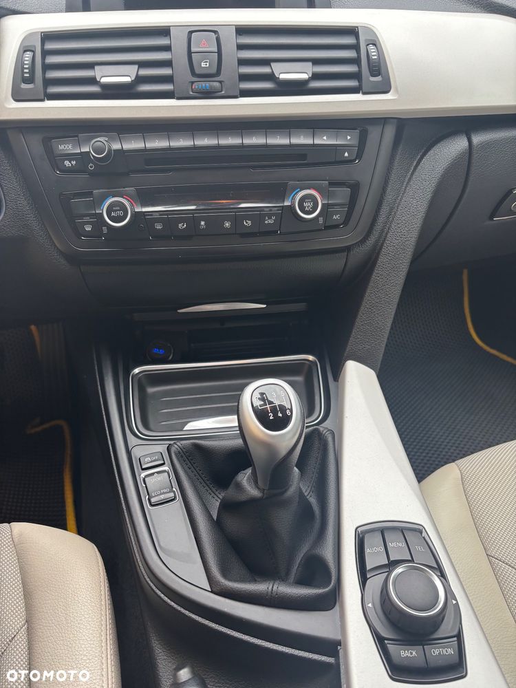 BMW 3GT 320i - 13