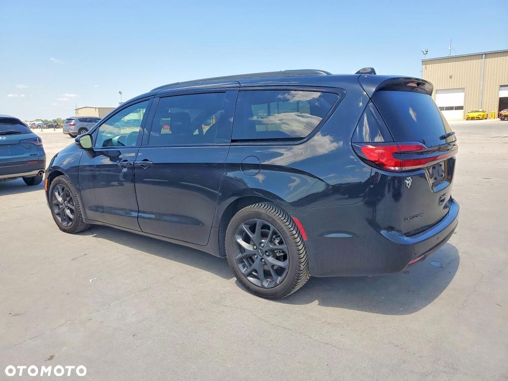 Chrysler Pacifica - 2