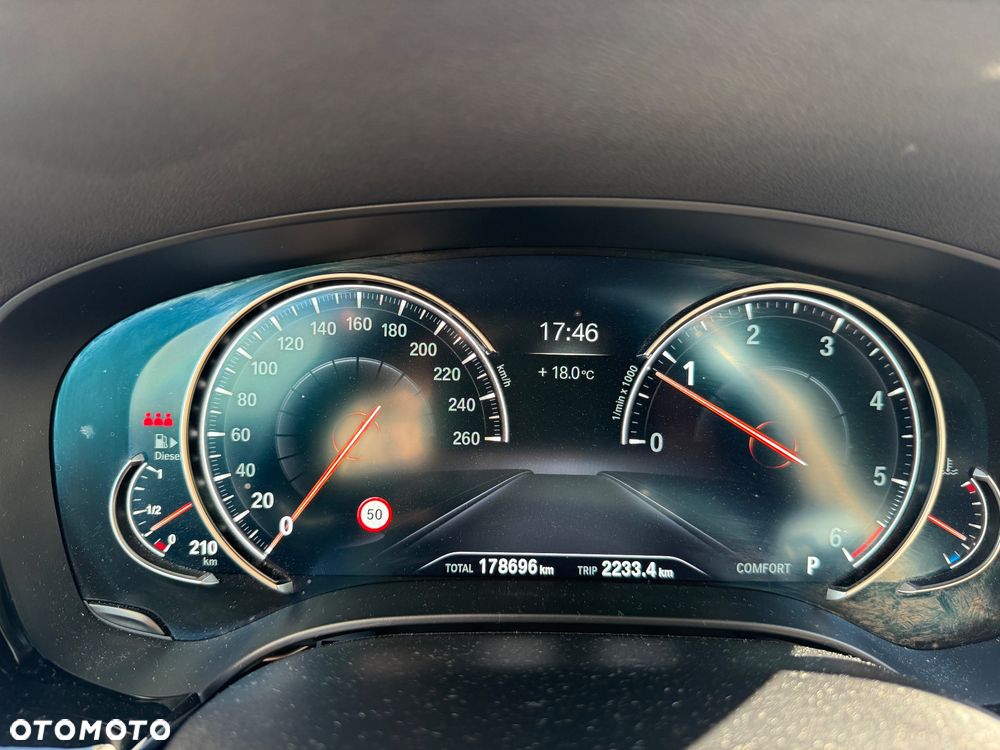 BMW Seria 5 525d Luxury Line - 10