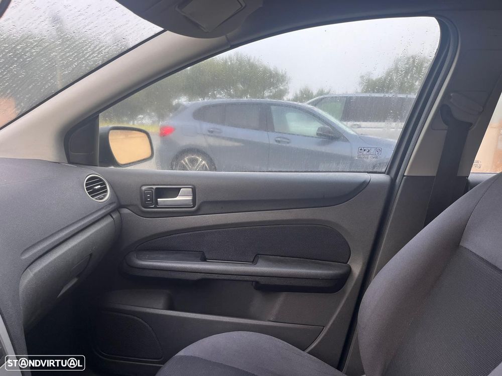 Ford Focus 1.6 TDCi Ghia - 11