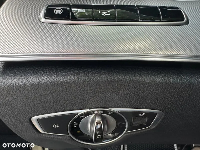 Mercedes-Benz Klasa E 220 d Coupe 4-Matic 9G-TRONIC - 18