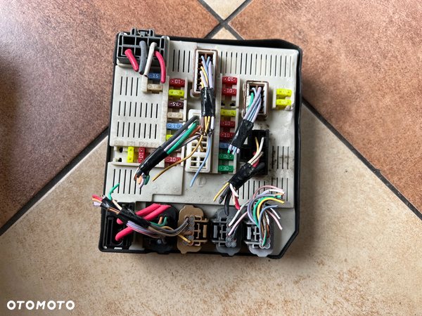 MODUŁ STEROWNIK SKRZYNKA BEZPIECZNIKÓW USM RENAULT 284B60008R