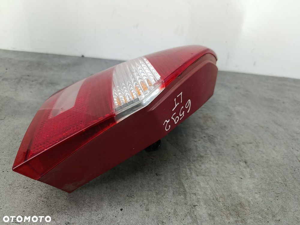 LAMPA TYLNA LEWA SKODA FABIA II 5J6945095 HATCHBACK - 2