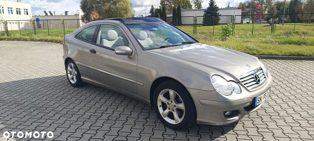 Mercedes-Benz C-Class 2007 photo 2