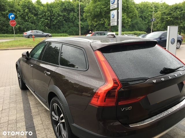 Volvo V90 D5 SCR AWD Momentum Pro - 4