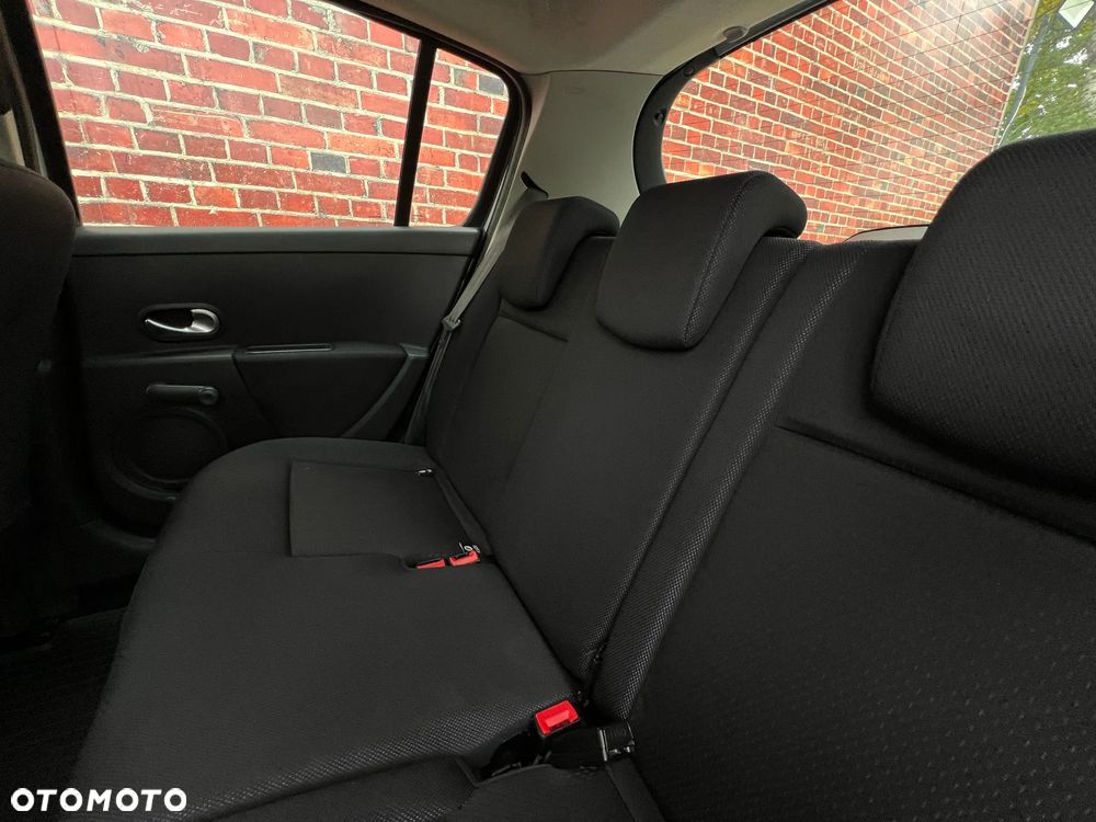 Renault Clio - 17