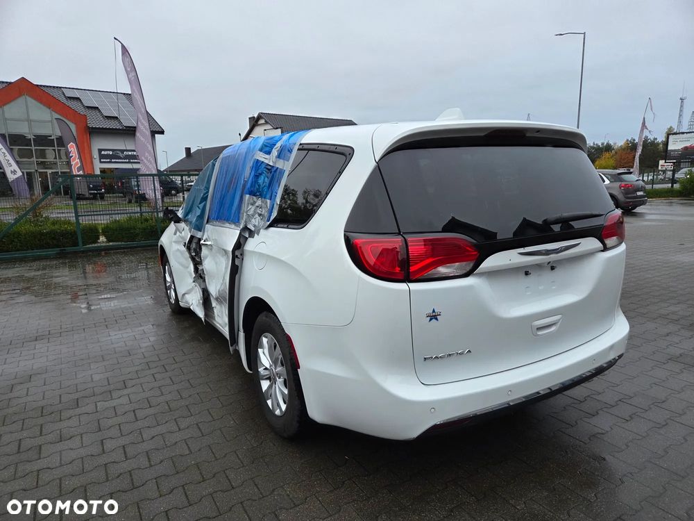 Chrysler Pacifica - 14