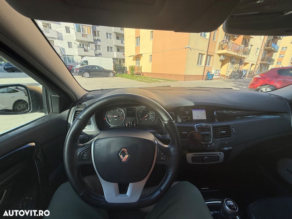 Renault Laguna dCi 150 FAP Start-Stop Bose Edition - 14