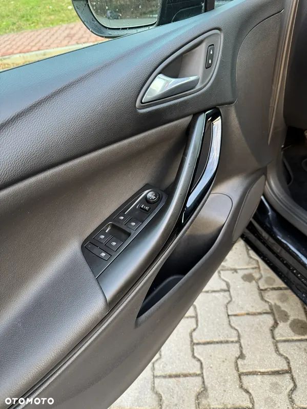 Opel Astra 1.4 Turbo Start/Stop Dynamic - 25