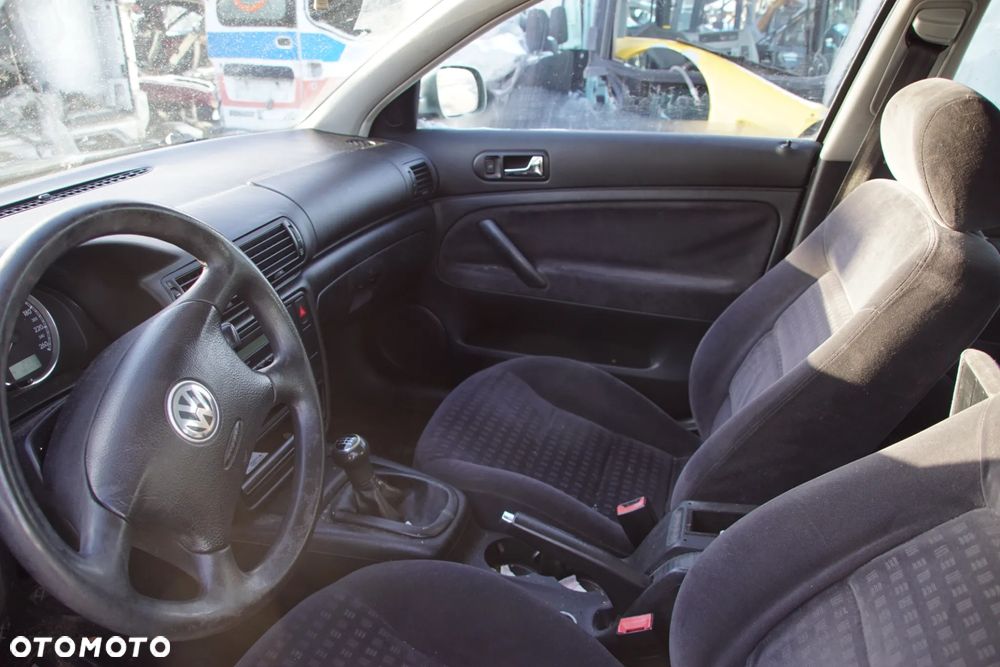 Auto na części - Volkswagen Passat B5 Lift 1.9 TDI 130 KM AWX GGB LA6W 2003R Silnik Skrzynia Drzwi Maska Klapa Błotnik Zderzak Lusterko Lampa Klamka Deska Kokpit Sterownik Moduł Czujnik Licznik Kierownica Panel - 10