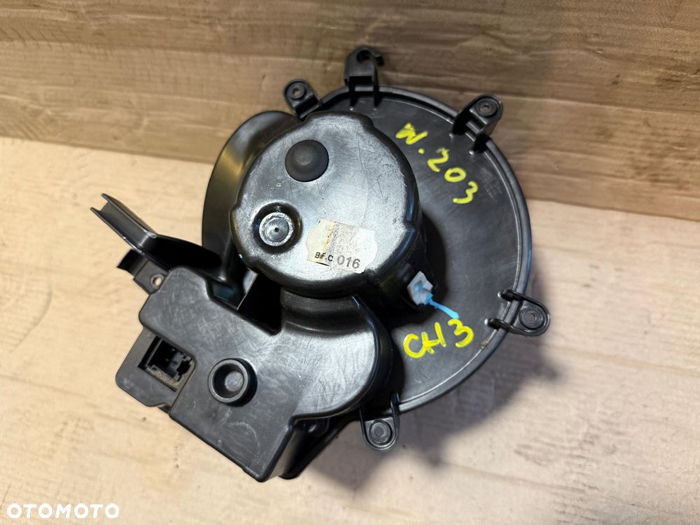 Dmuchawa wentylator nadmuchu Mercedes W203 OE - 1