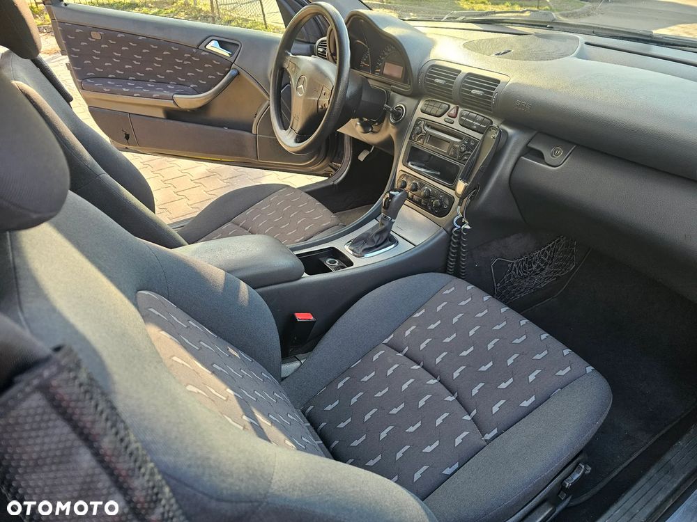 Mercedes-Benz Klasa C 200 Kompressor Automatik - 12