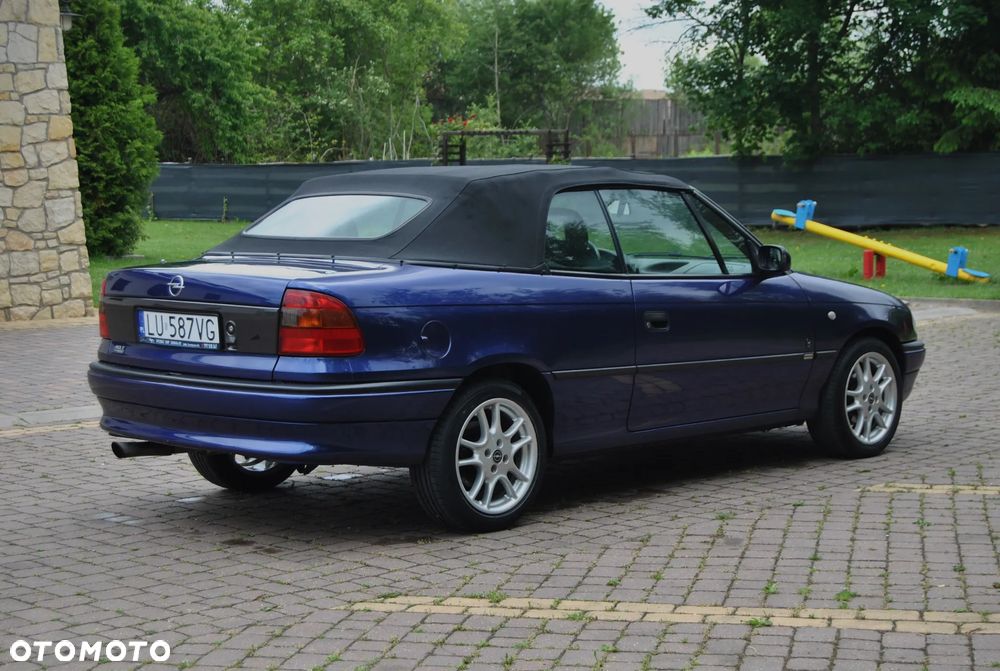 Opel Astra 1.8 Bertone - 30
