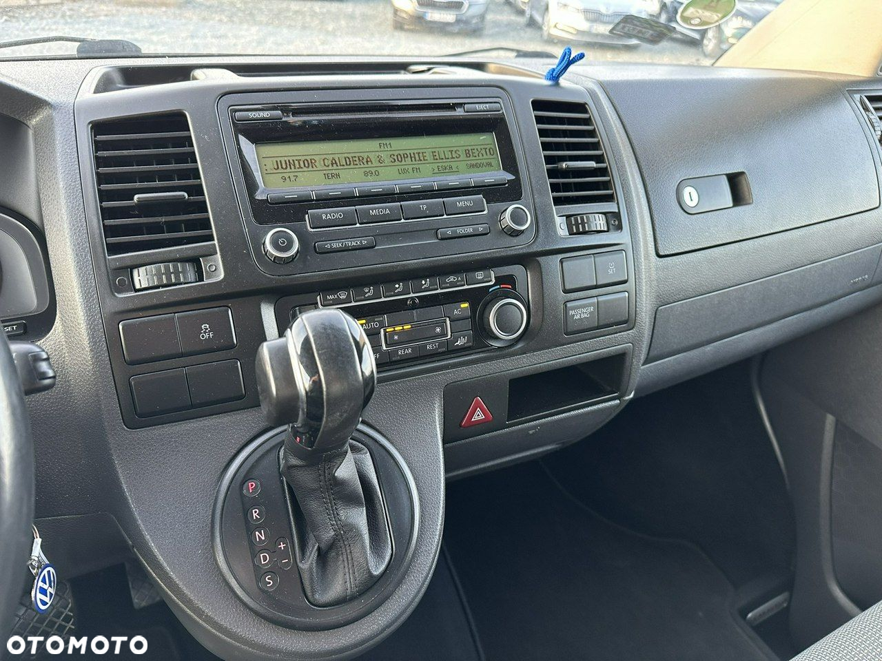 Volkswagen Caravelle - 13