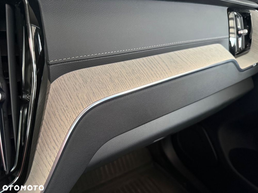 Volvo XC 60 B4 D AWD Geartronic Inscription - 37