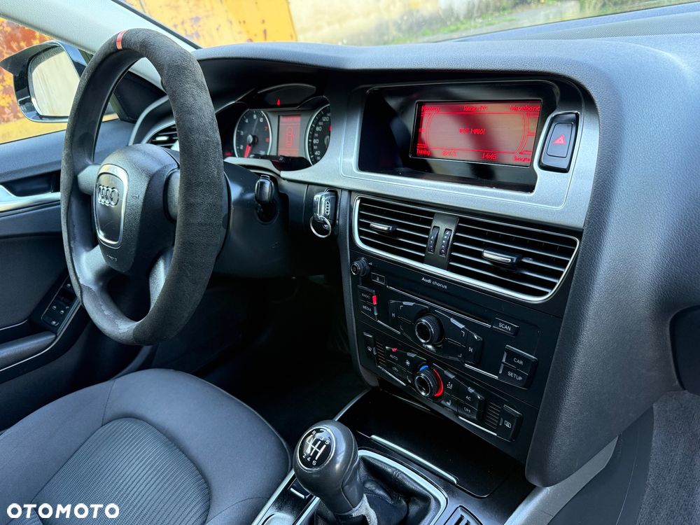 Audi A4 Limousine - 12