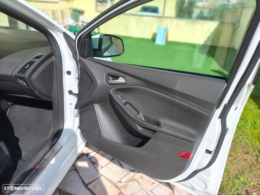 Ford Focus SW 1.5 TDCi ST-Line - 24