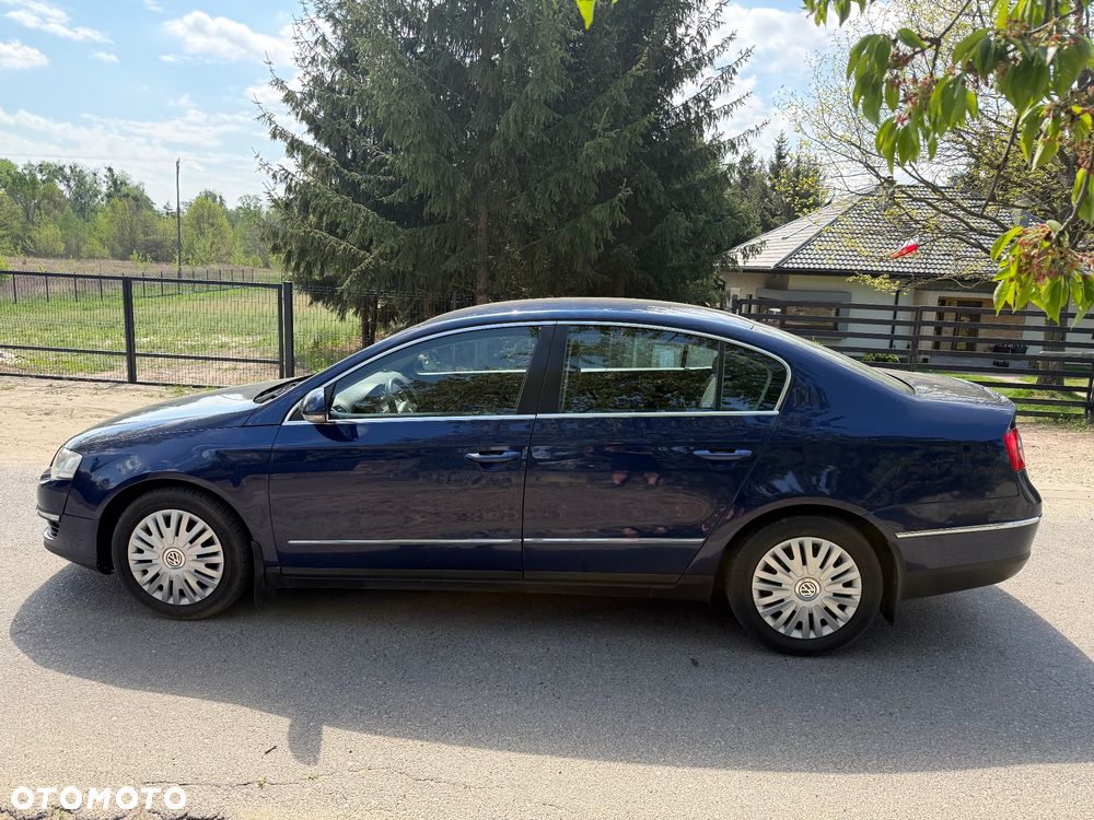 Volkswagen Passat 1.9 TDI DPF BlueMotion - 6